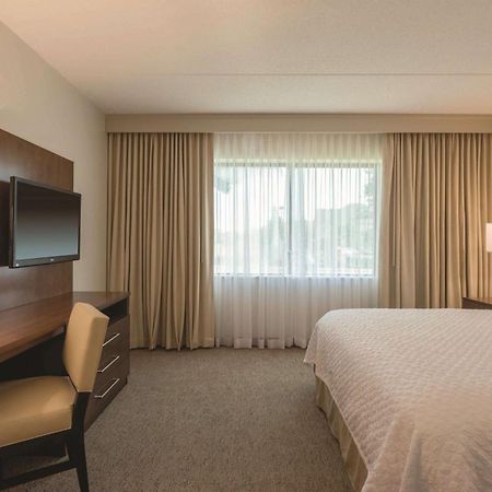 Embassy Suites By Hilton Milwaukee Brookfield Bagian luar foto