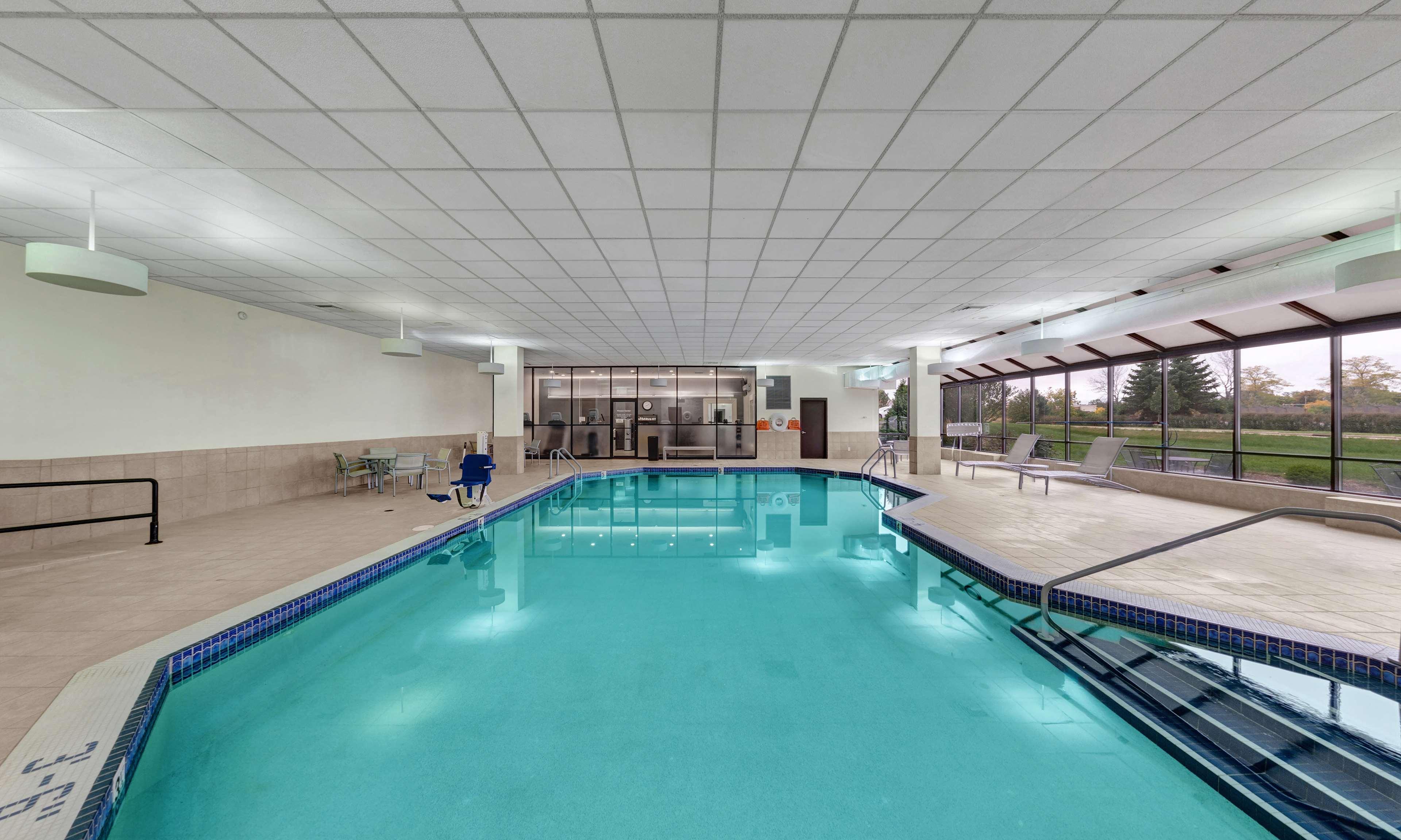 Embassy Suites By Hilton Milwaukee Brookfield Bagian luar foto