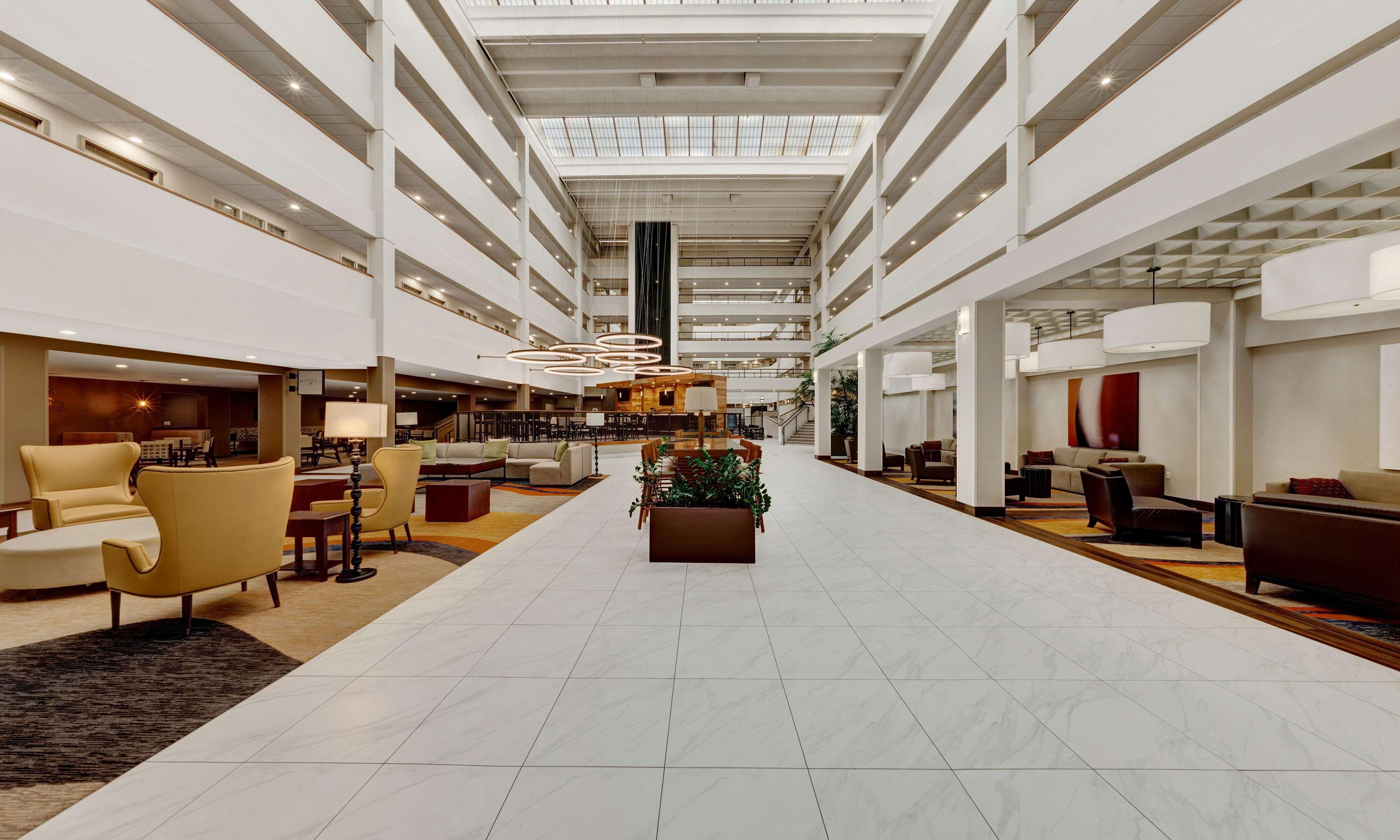 Embassy Suites By Hilton Milwaukee Brookfield Bagian luar foto