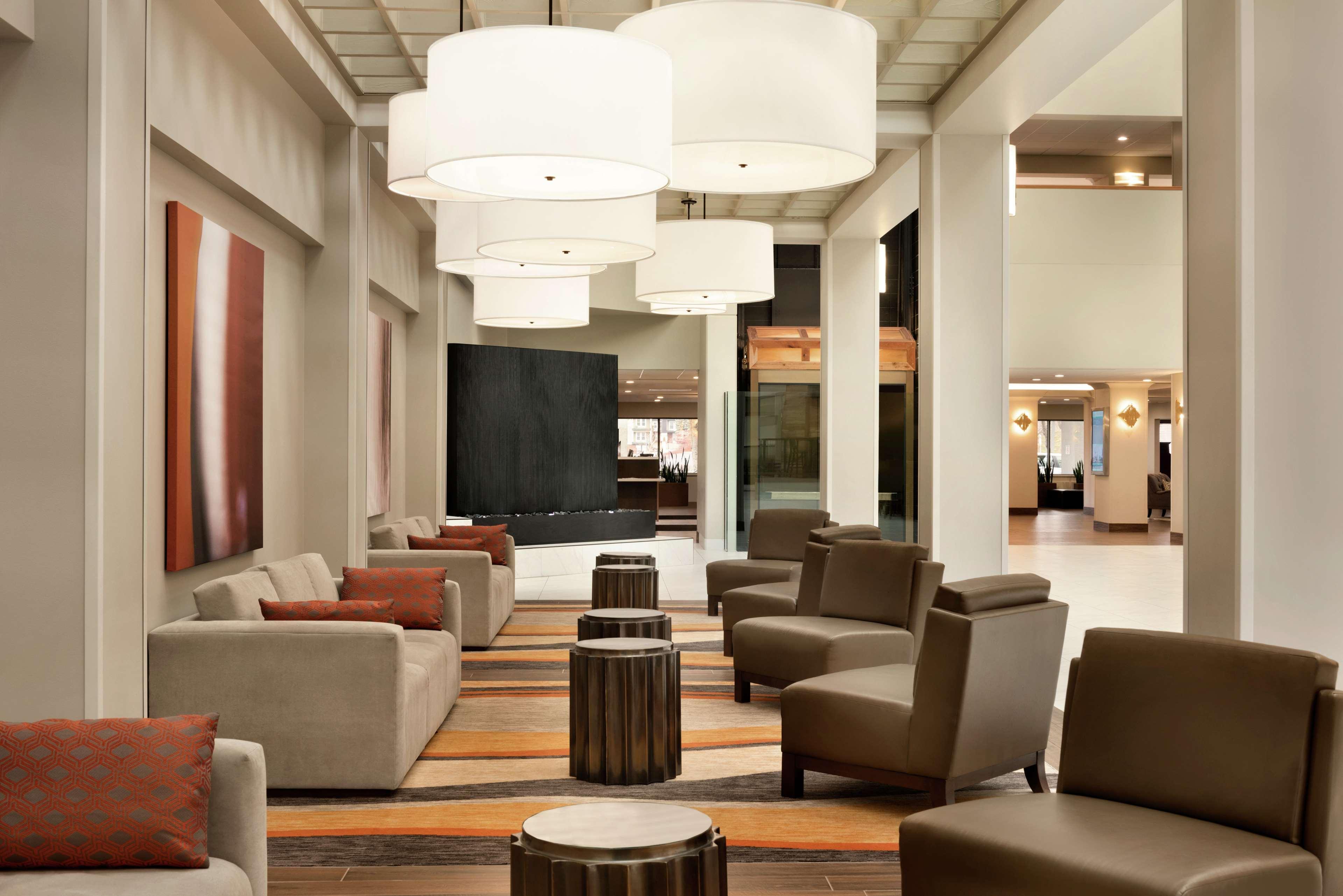 Embassy Suites By Hilton Milwaukee Brookfield Bagian luar foto