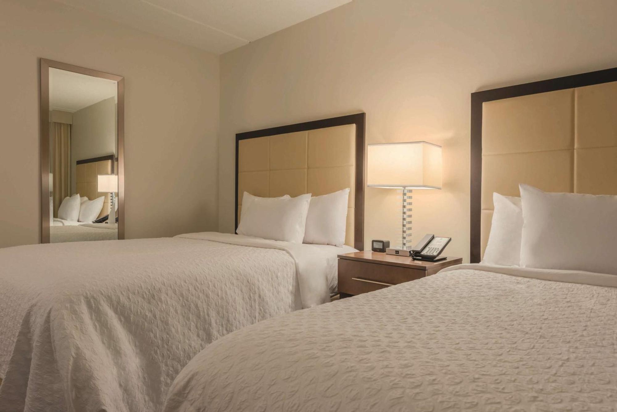 Embassy Suites By Hilton Milwaukee Brookfield Bagian luar foto