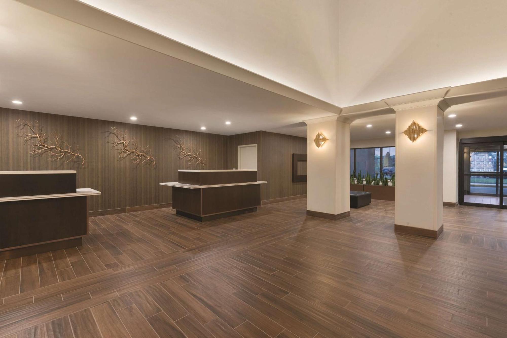Embassy Suites By Hilton Milwaukee Brookfield Bagian luar foto
