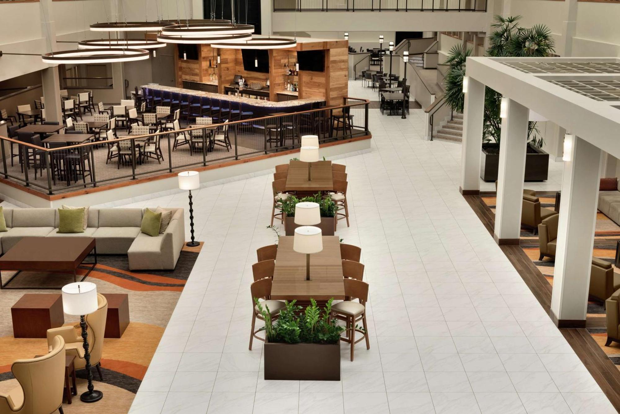 Embassy Suites By Hilton Milwaukee Brookfield Bagian luar foto