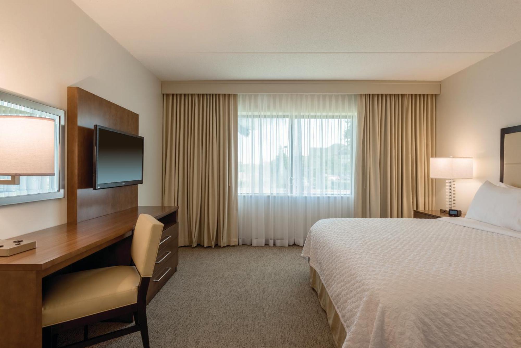 Embassy Suites By Hilton Milwaukee Brookfield Bagian luar foto